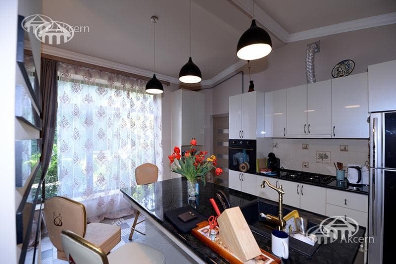 Hotel · 5 rooms · 540 m² · Kentron