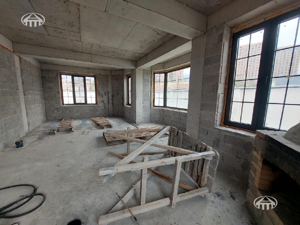 Mansion · 6 rooms · 228 m² · Avan