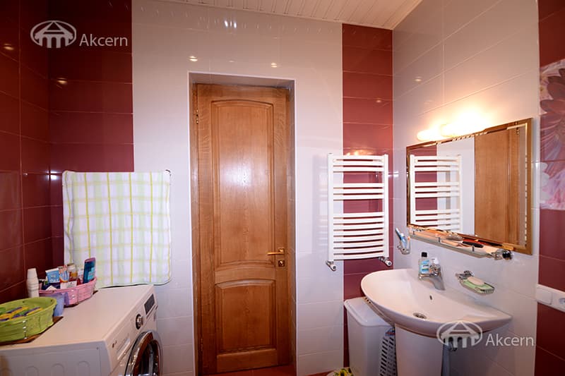 Mansion · 5 rooms · 372 m² · v. Arinj
