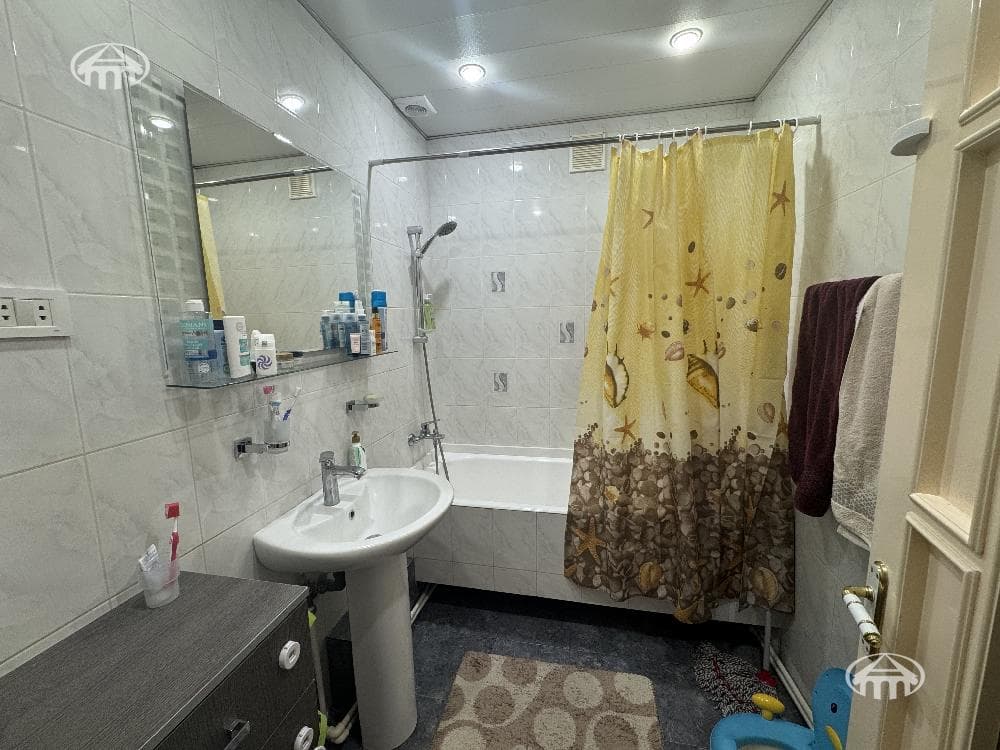 Apartment · 2 rooms · 83 m² · Kentron