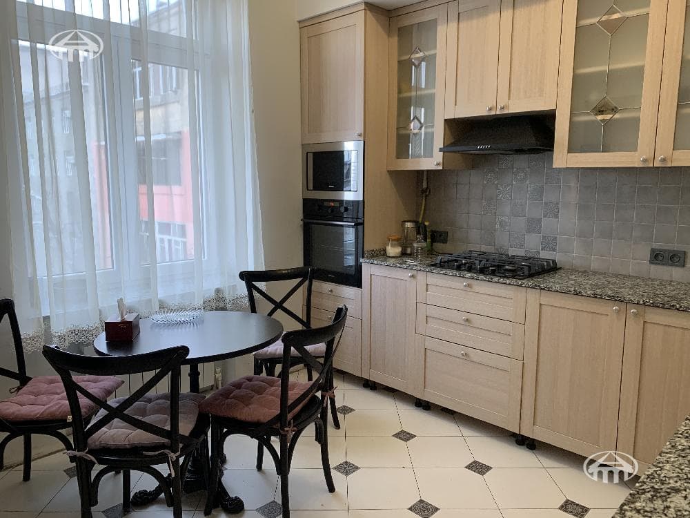 Apartment · 2 rooms · 77 m² · Kentron