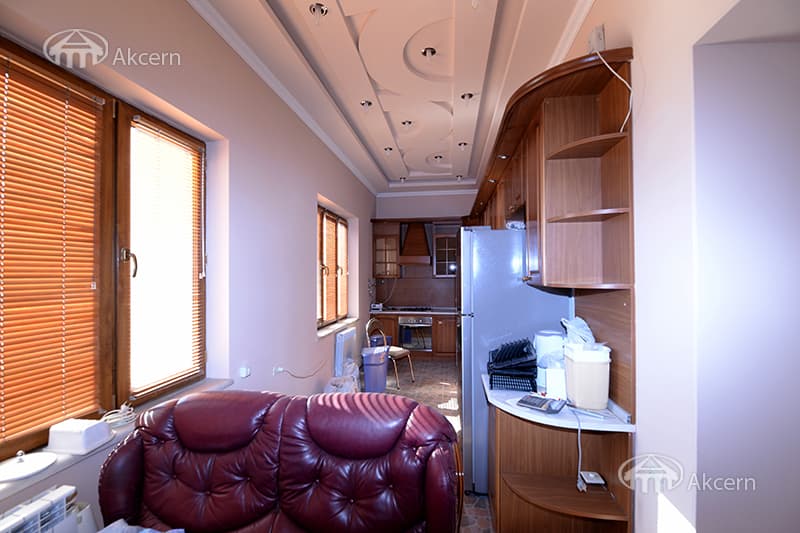 Apartment · 4 rooms · 150 m² · Kentron