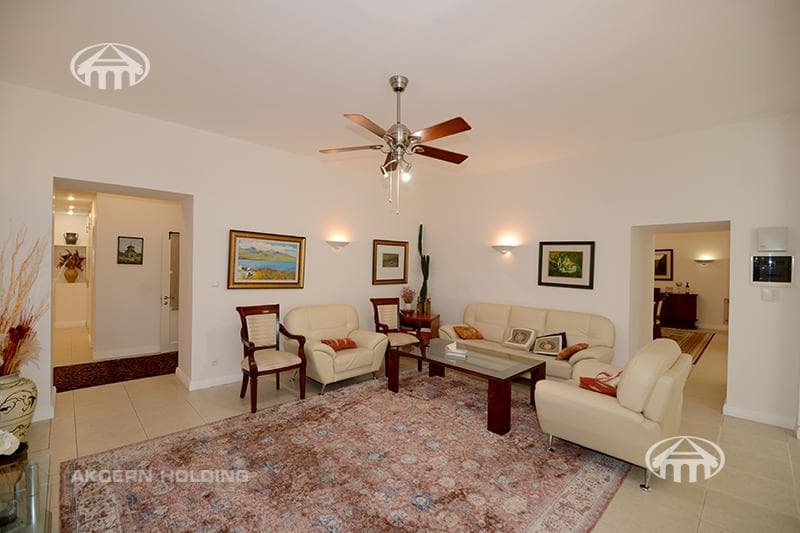 Apartment · 5 rooms · 270 m² · Kentron