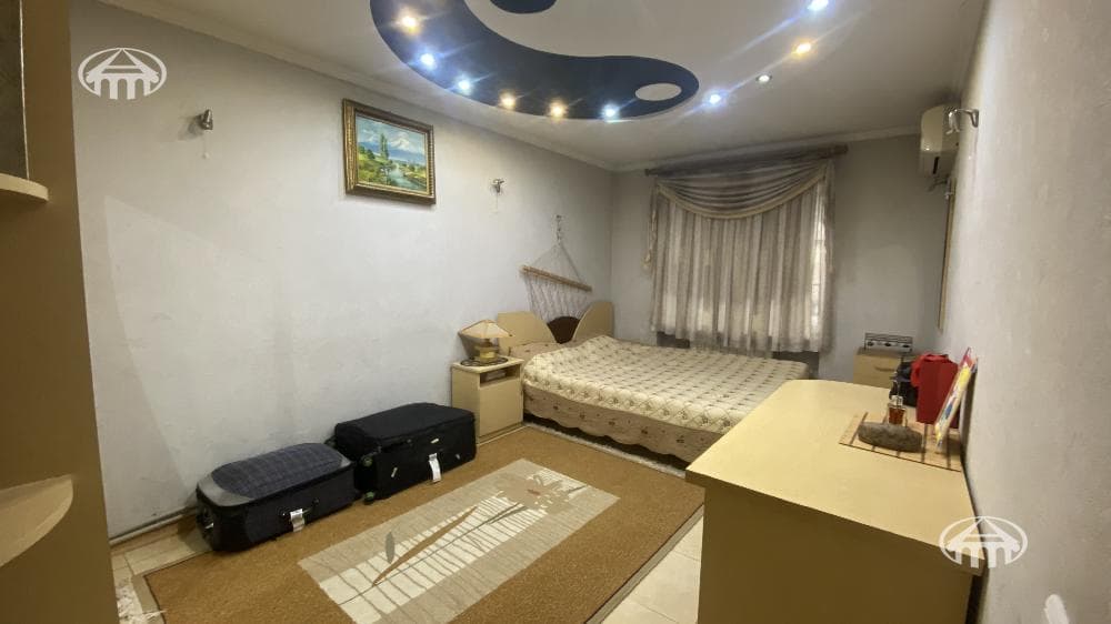 Квартира · 5 комн. · 105 м² · Кентрон
