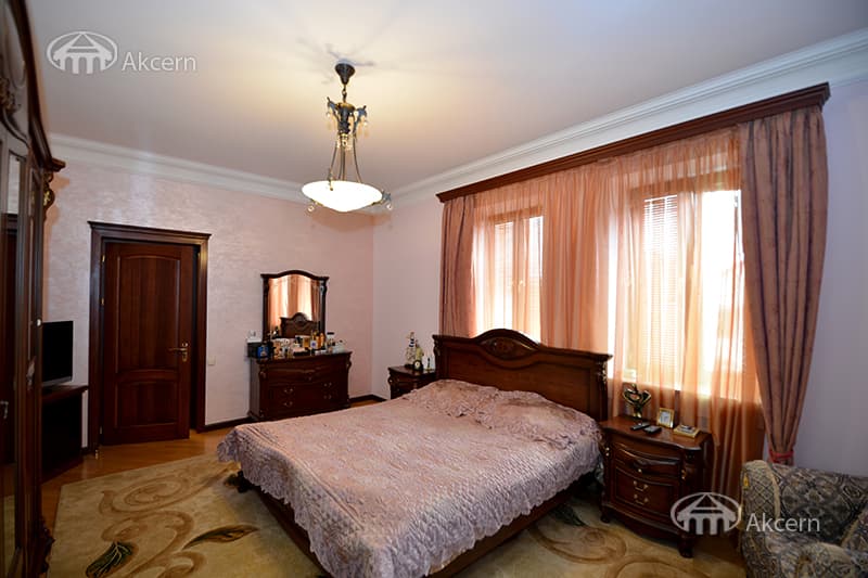 Առանձնատուն · 6 սեն. · 360 մ² · Նոր Նորք