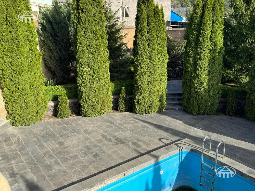 Загородный дом · 3 комн. · 393 м² · Джрвеж