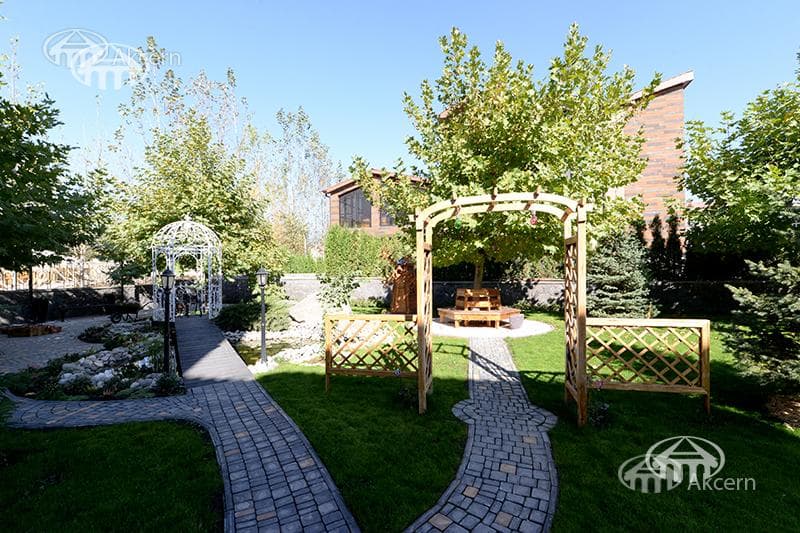 Mansion · 5 rooms · 1,014 m² · Vahagni