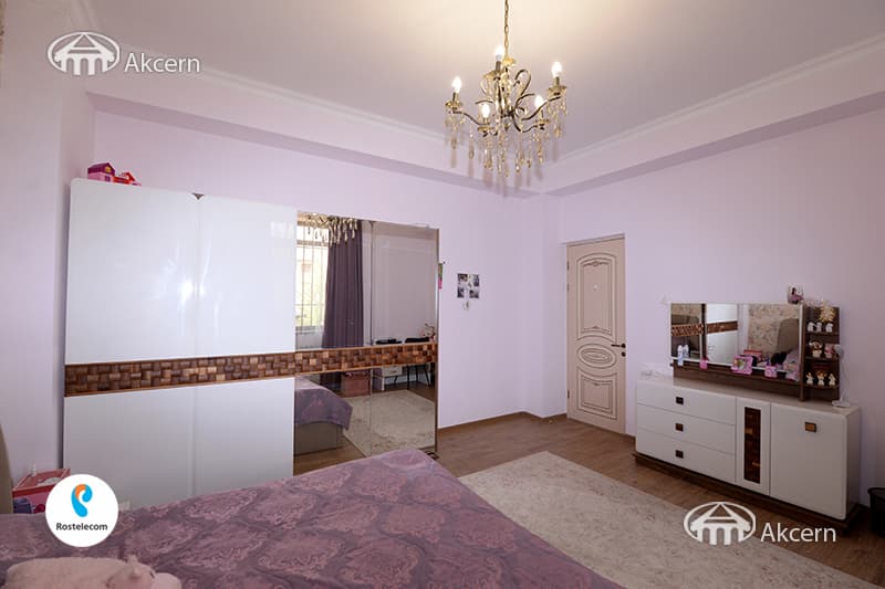 Дом · 5 комн. · 290 м² · Аван