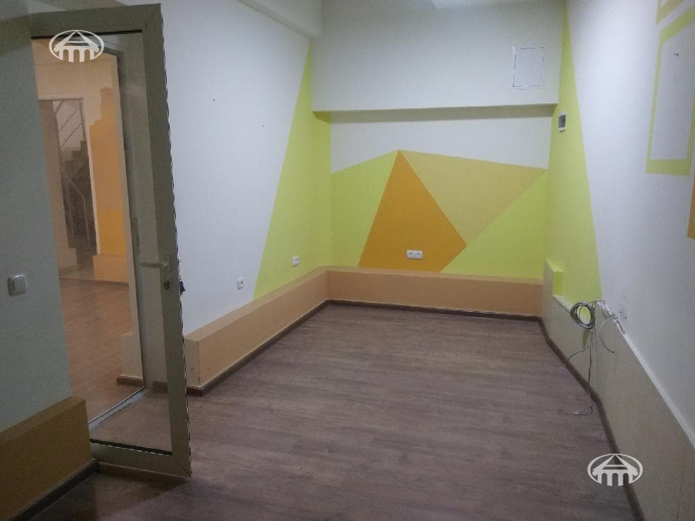 Office · 240 m² · Kentron