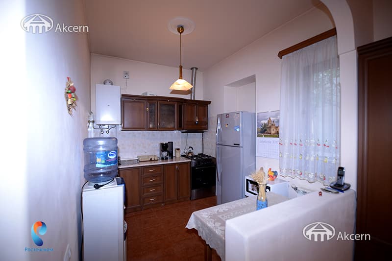 House · 3 rooms · 90 m² · Kentron