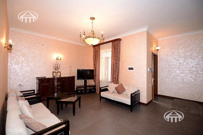 Особняк · 9 комн. · 650 м² · Аджапняк