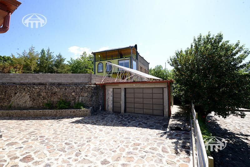 Mansion · 4 rooms · 244 m² · Saghmosavan