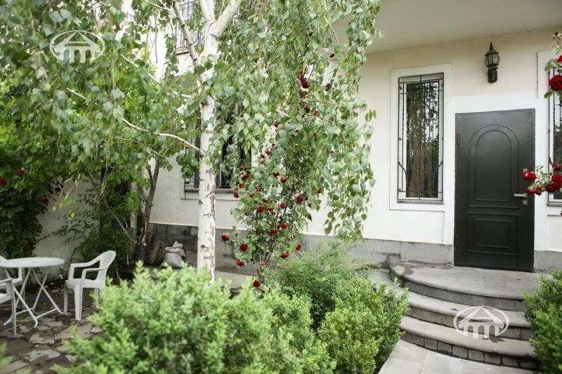 Дом · 5 комн. · 388 м² · Арабкир