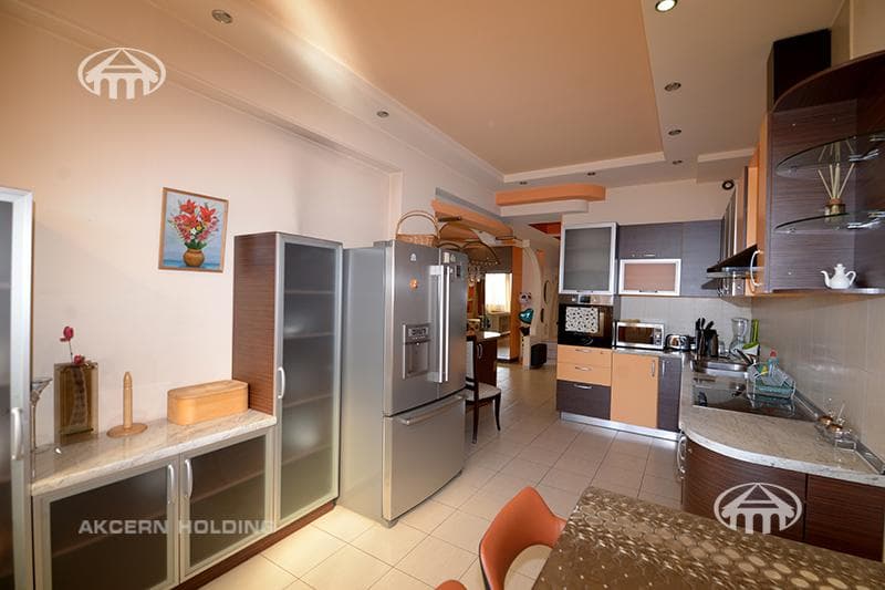 Квартира · 4 комн. · 160 м² · Кентрон