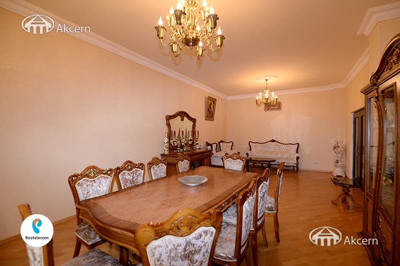 Առանձնատուն · 6 սեն. · 427 մ² · Կենտրոն