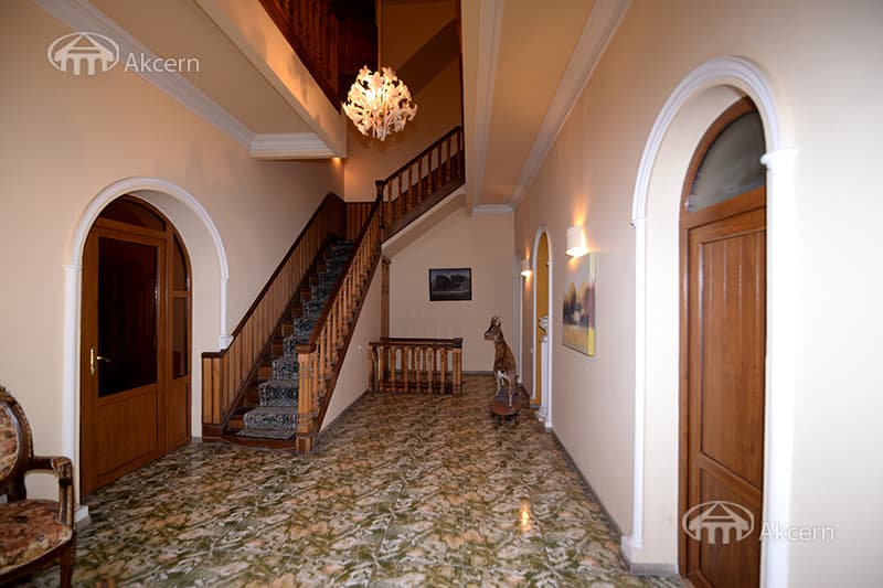 Особняк · 6 комн. · 440 м² · Кентрон