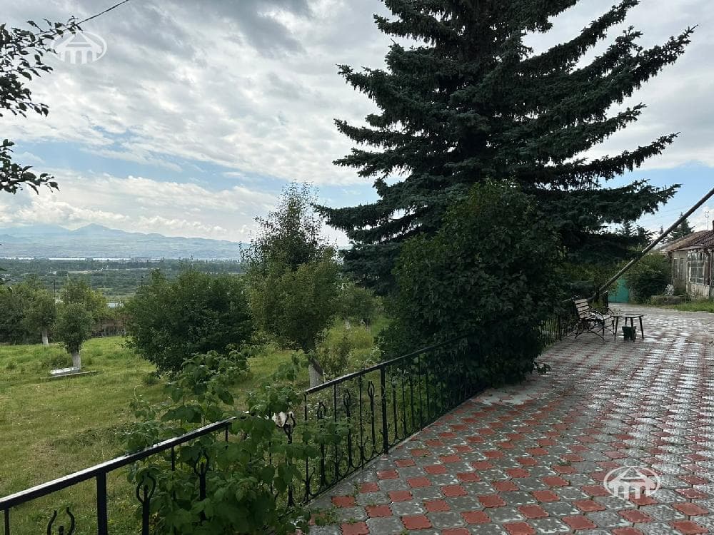Особняк · 8 комн. · 460 м² · Севан