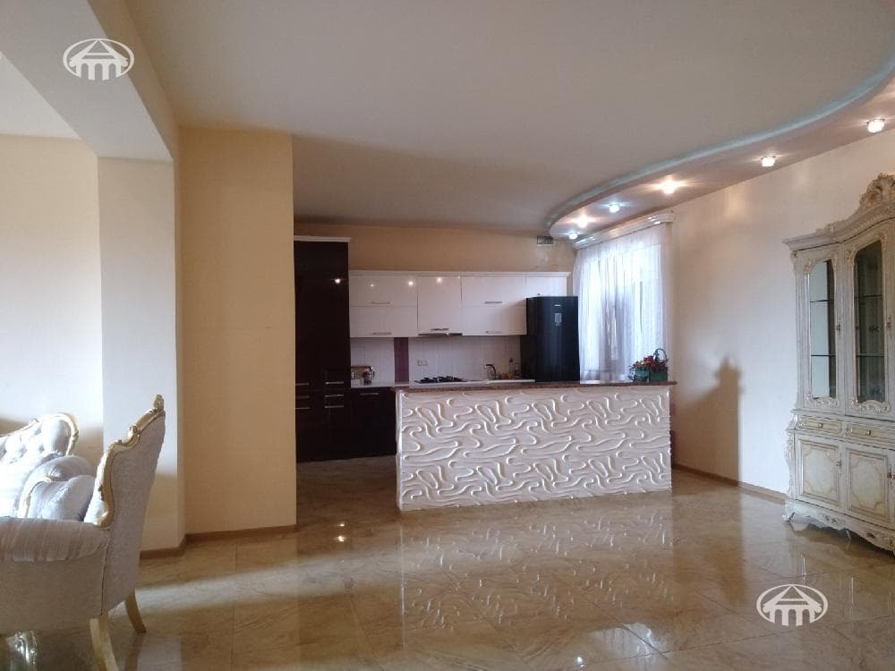 Mansion · 5 rooms · 243 m² · Ajapnyak