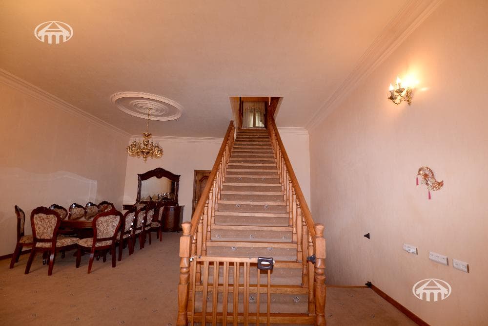 Սեփական տուն · 4 սեն. · 285 մ² · Էրեբունի