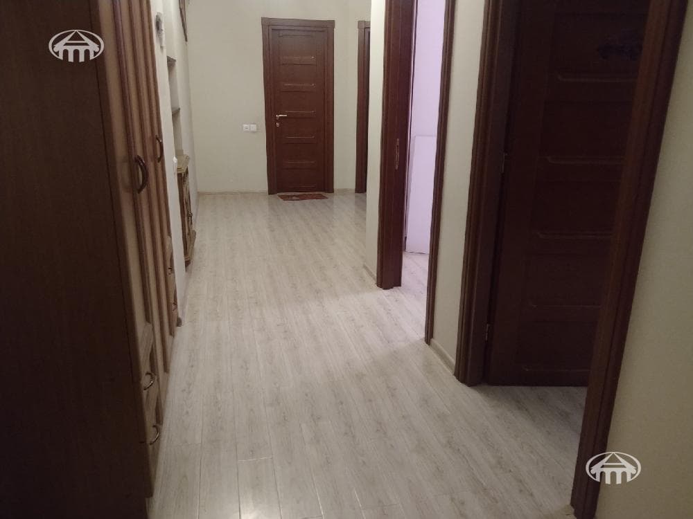 Квартира · 4 комн. · 184 м² · Кентрон