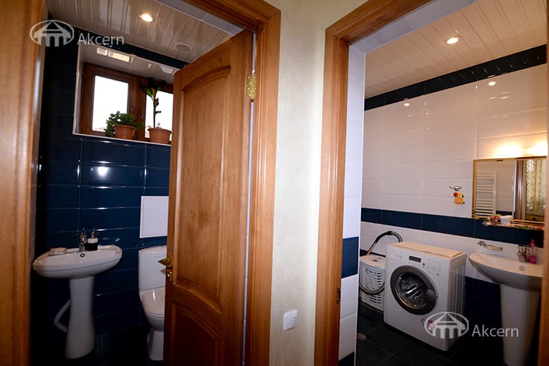 Mansion · 5 rooms · 372 m² · v. Arinj