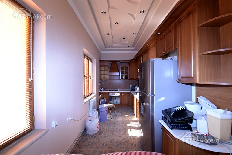 Apartment · 4 rooms · 150 m² · Kentron