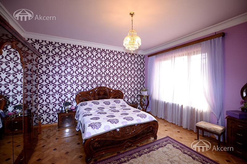 Առանձնատուն · 7 սեն. · 346 մ² · Կենտրոն