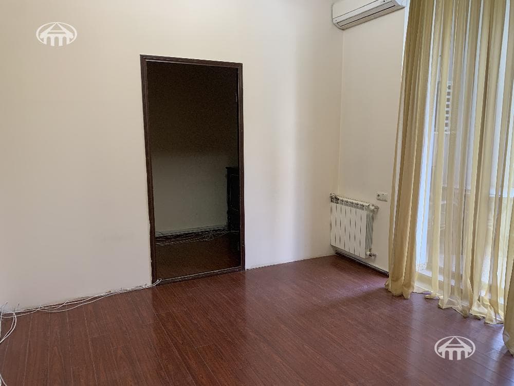 Առանձնատուն · 7 սեն. · 630 մ² · Կենտրոն