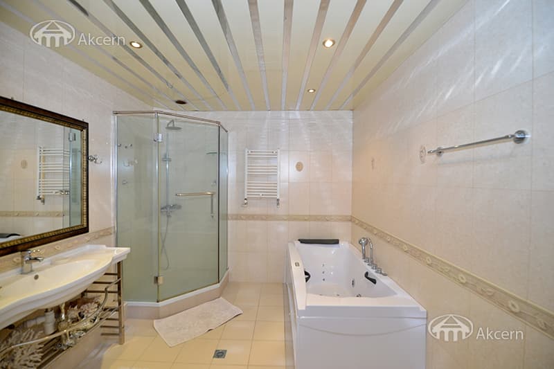 Квартира · 4 комн. · 173 м² · Кентрон