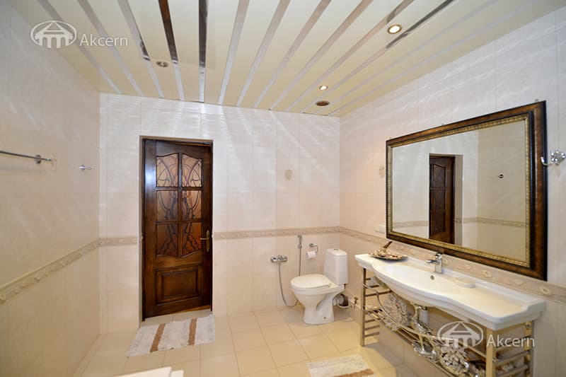 Квартира · 4 комн. · 173 м² · Кентрон