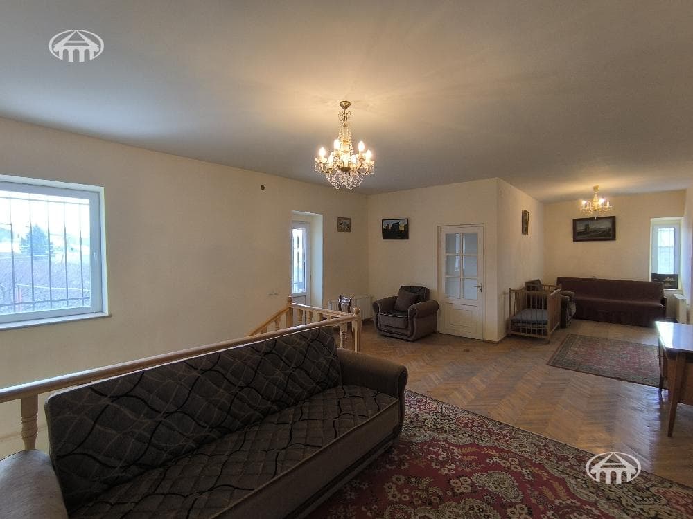Mansion · 5 rooms · 375 m² · Ptgni