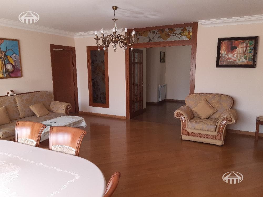 Квартира · 4 комн. · 135 м² · Кентрон