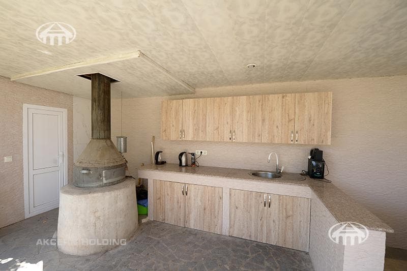 Mansion · 5 rooms · 330 m² · v. Arinj