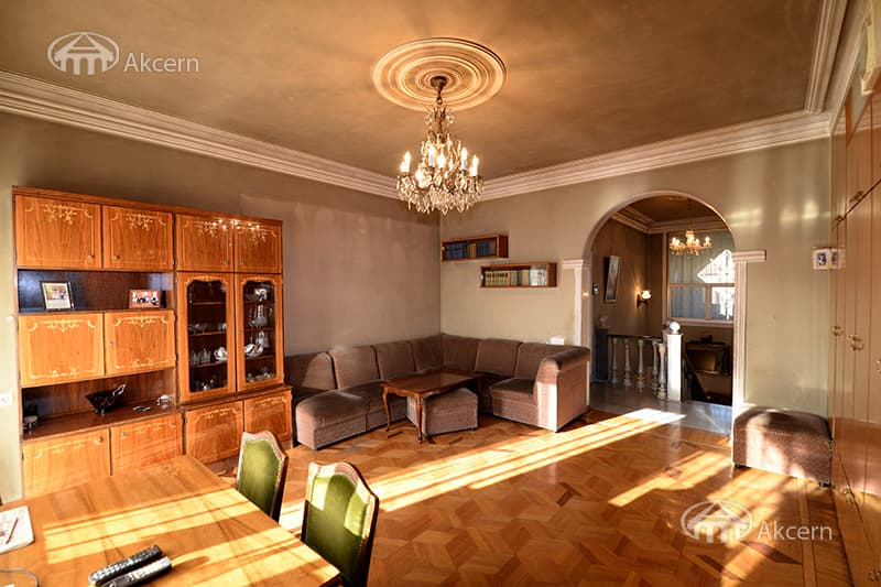 Дом · 7 комн. · 557 м² · Кентрон