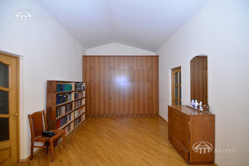 Apartment · 6 rooms · 234 m² · Arabkir