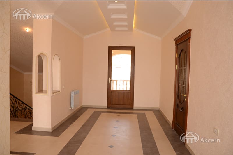 Дом · 5 комн. · 467 м² · Кентрон