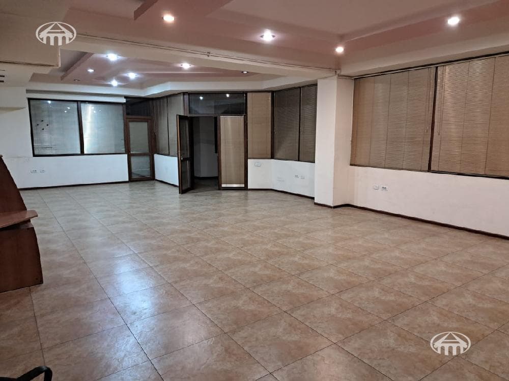 Գրասենյակ · 95 մ² · Կենտրոն