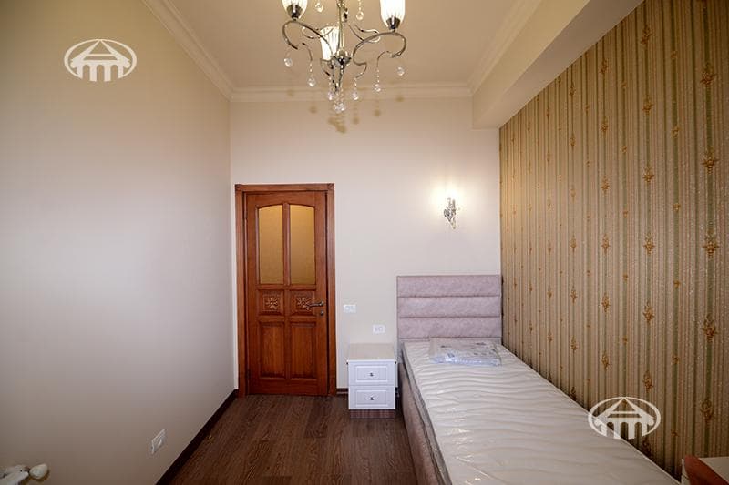 Квартира · 3 комн. · 100 м² · Кентрон