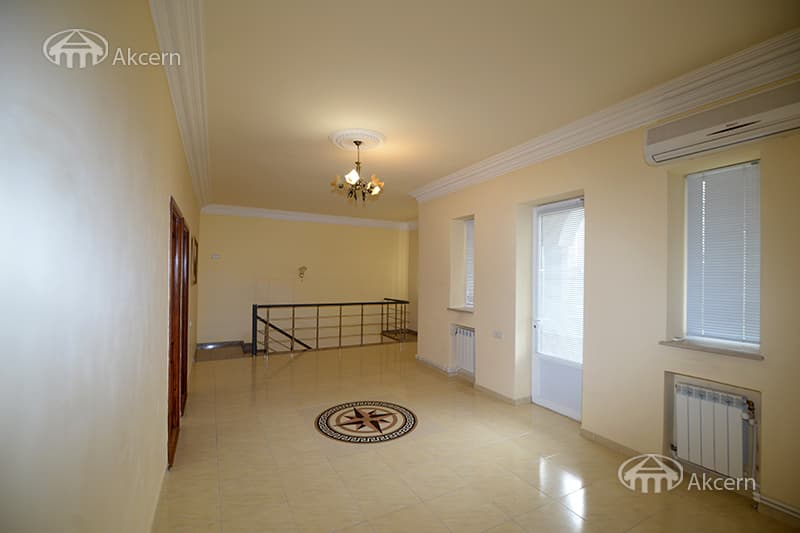 Mansion · 4 rooms · 273 m² · Ajapnyak