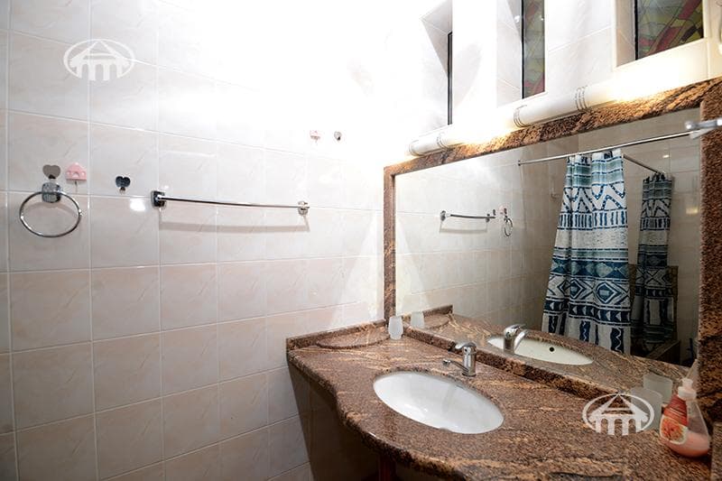 House · 6 rooms · 273 m² · Arabkir
