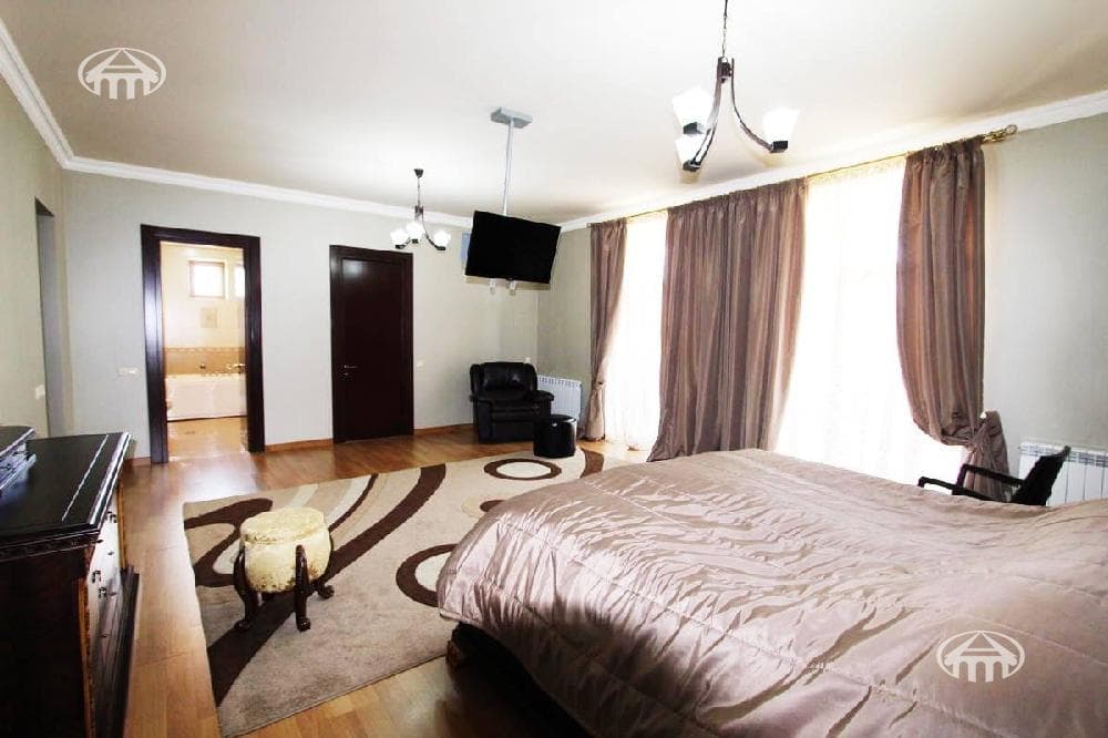 Mansion · 5 rooms · 681 m² · Nor Nork