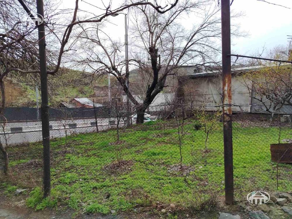 Land · 1,589 m² · Kentron