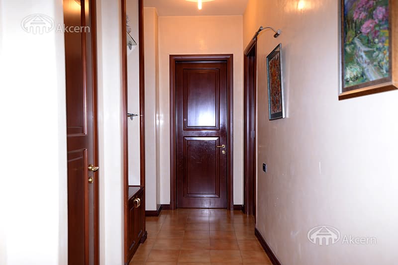 Квартира · 4 комн. · 127 м² · Кентрон