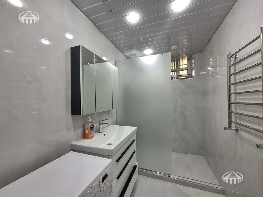 Office · 190 m² · Kentron