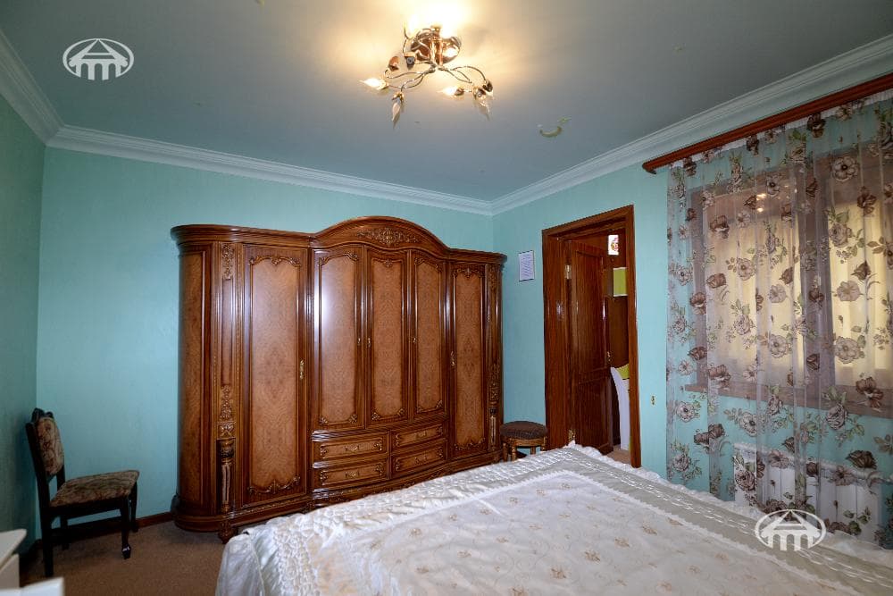 Սեփական տուն · 4 սեն. · 285 մ² · Էրեբունի