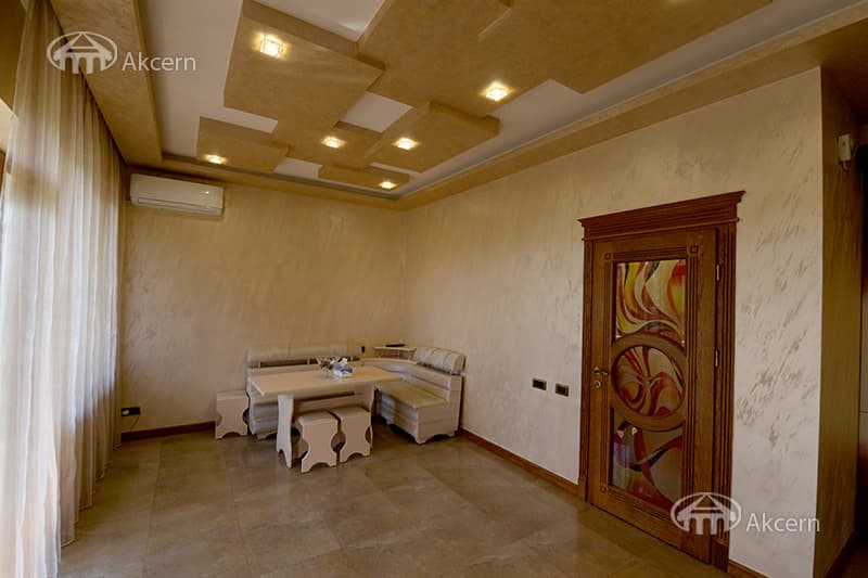 Apartment · 4 rooms · 192 m² · Kentron