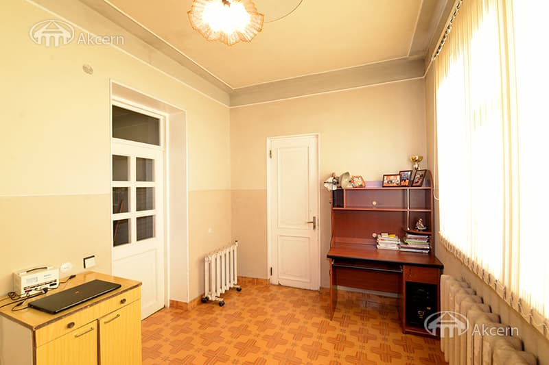 House · 7 rooms · 460 m² · Kentron