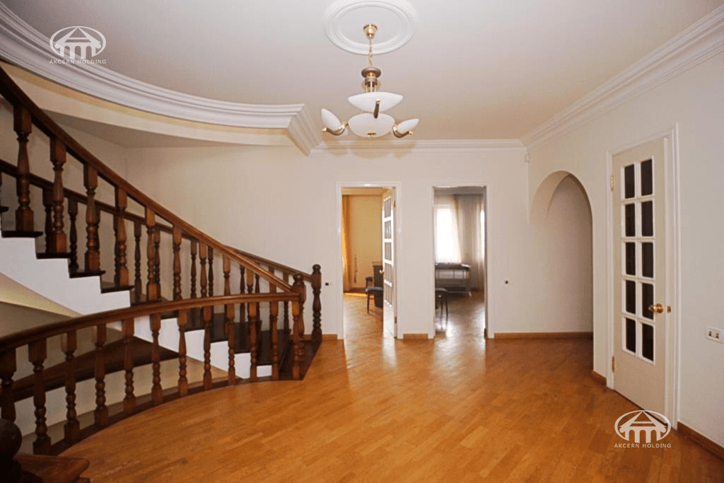 Дом · 8 комн. · 675 м² · Арабкир