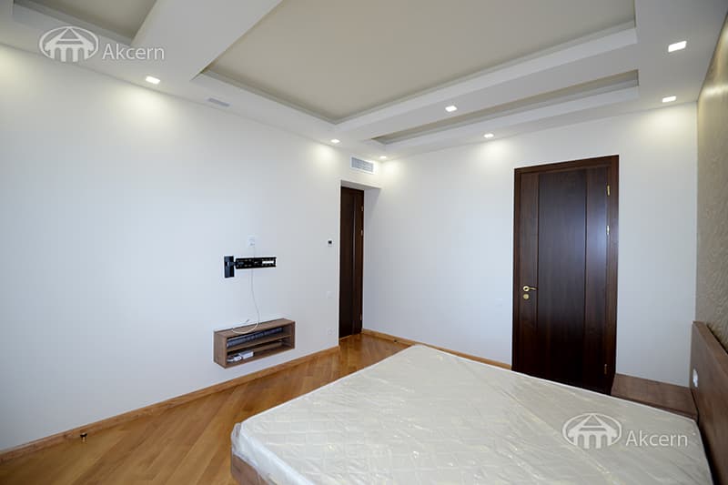 House · 5 rooms · 500 m² · Ajapnyak