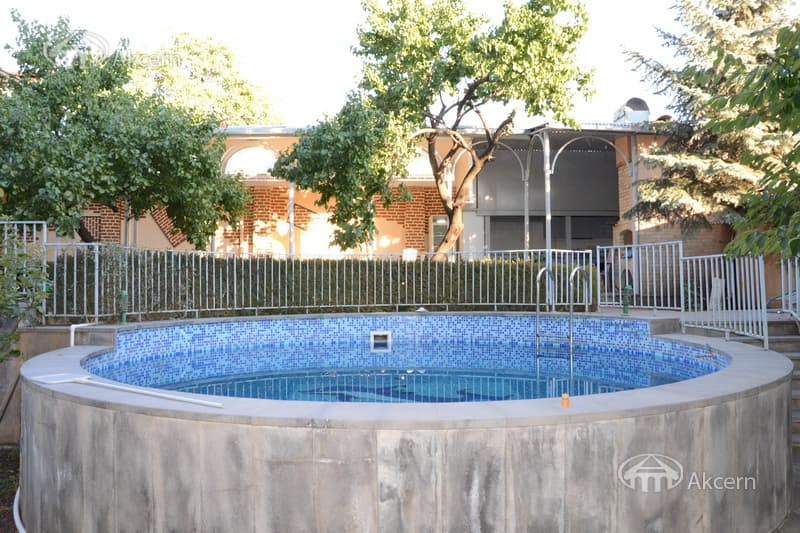 House · 8 rooms · 840 m² · Nork-Marash